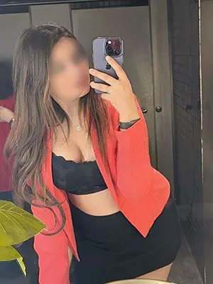 Call girls available in Noida